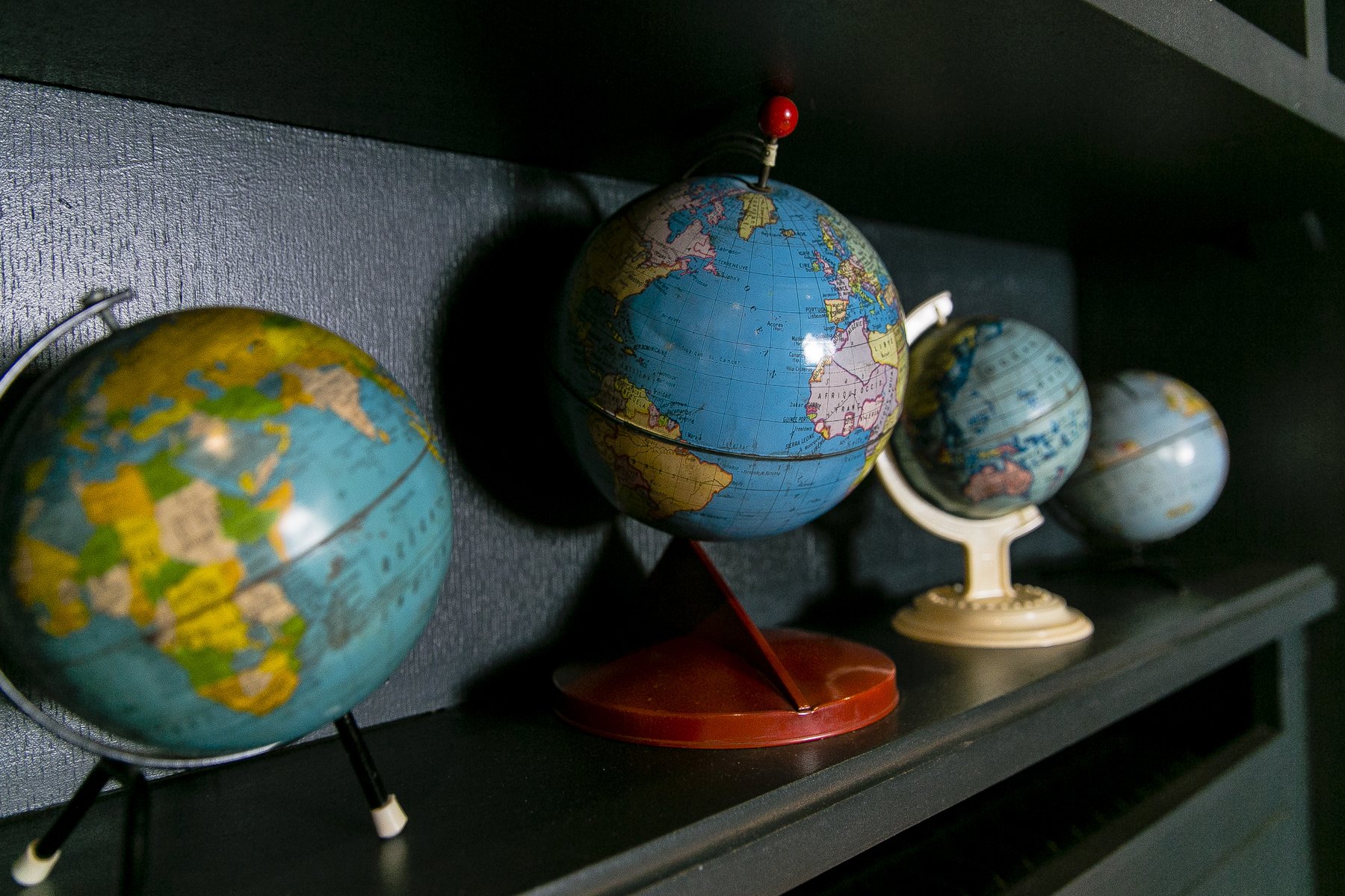 Best Western Plus de Neuville globes collection